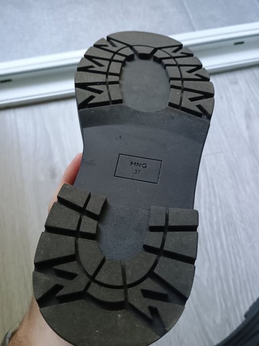 Vând botine damă tip puffer Mango