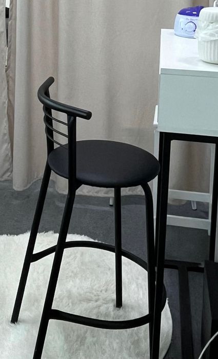 Барный стульчик визажиста