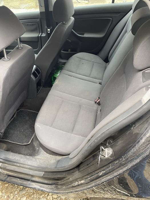 Vand Volkswagen golf 5 sau dezmembrez