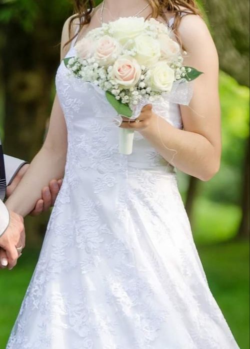 Сватбена рокля с обръч