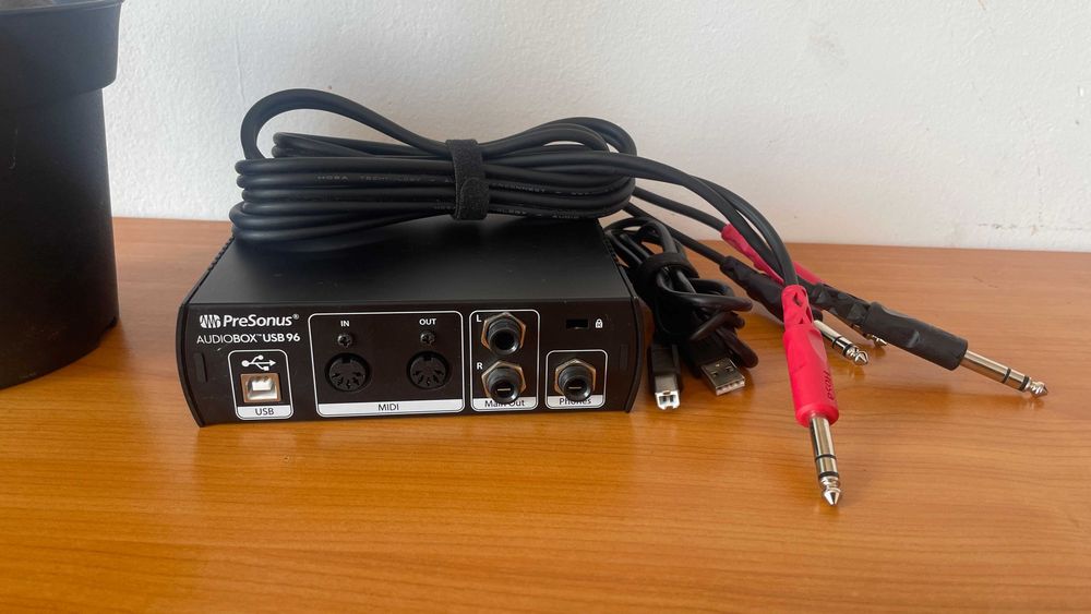 Interfață audio PreSonus AudioBox USB 96 + cabluri Hosa