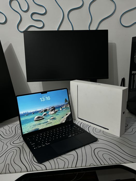 MacBook M4 16,256