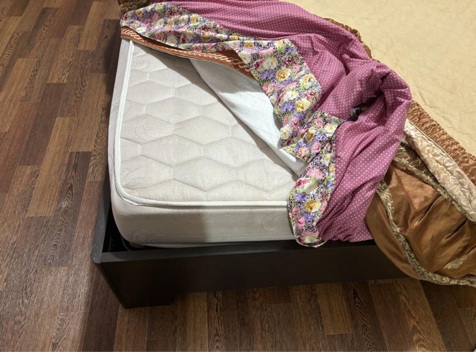 Продам кровать двуспальную