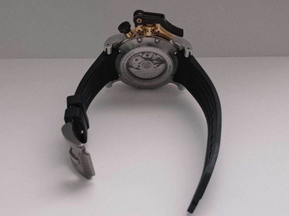 Graham Chronofighter Oversize GMT 47mm 18ct gold/steel