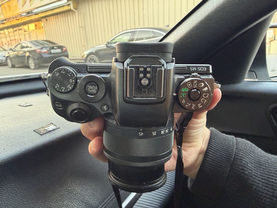 Фотоаппарат Canon EOS M5