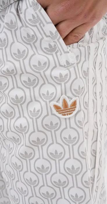 Trening Adidas, calitate premium, toate mărimile disponibile