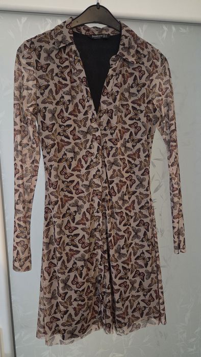 Rochie colorata cu fluturi
