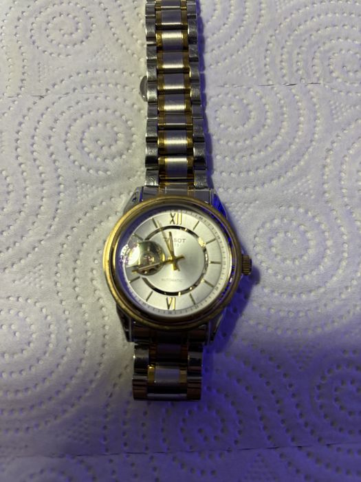 Продам часы тиссот оригенал