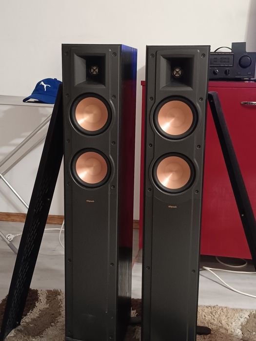 Boxe audio cu conectare prin cablu