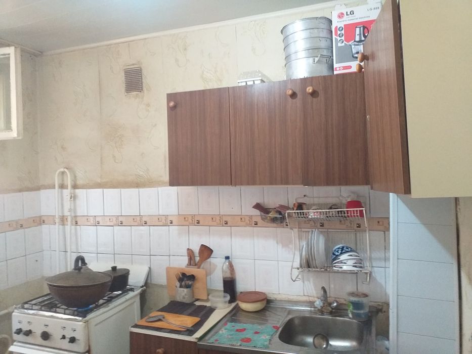 Zarafshon shahar 11 kichik tumani 37-uy 2 xonalik xonadon sotiladi