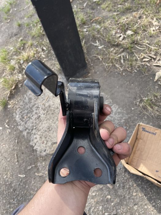 Подушка двигателя mazda premacy