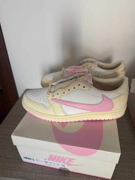 Travis Scott x Air Jordan 1 “Shy Pink”