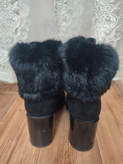 Женские сапоги чёрного цвета