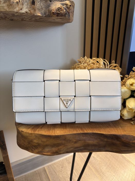 Чанта Guess - цвят бял