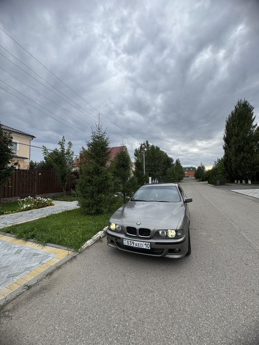 BMW e39 528i живой