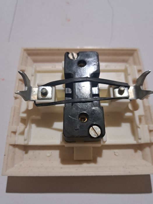 Контактен ключ за осветление