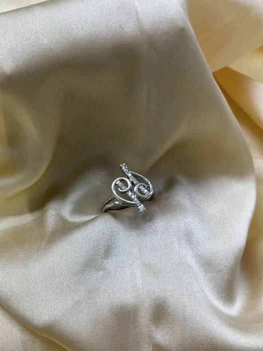 Золотое кольцо с бриллиантами