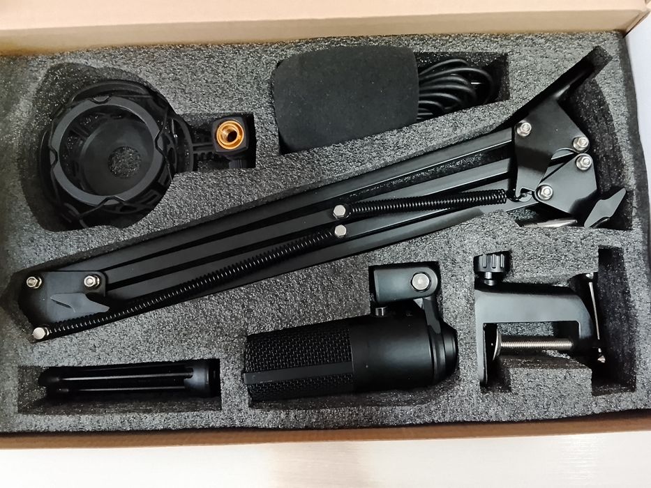 срочно продам микрофон Fifine T669