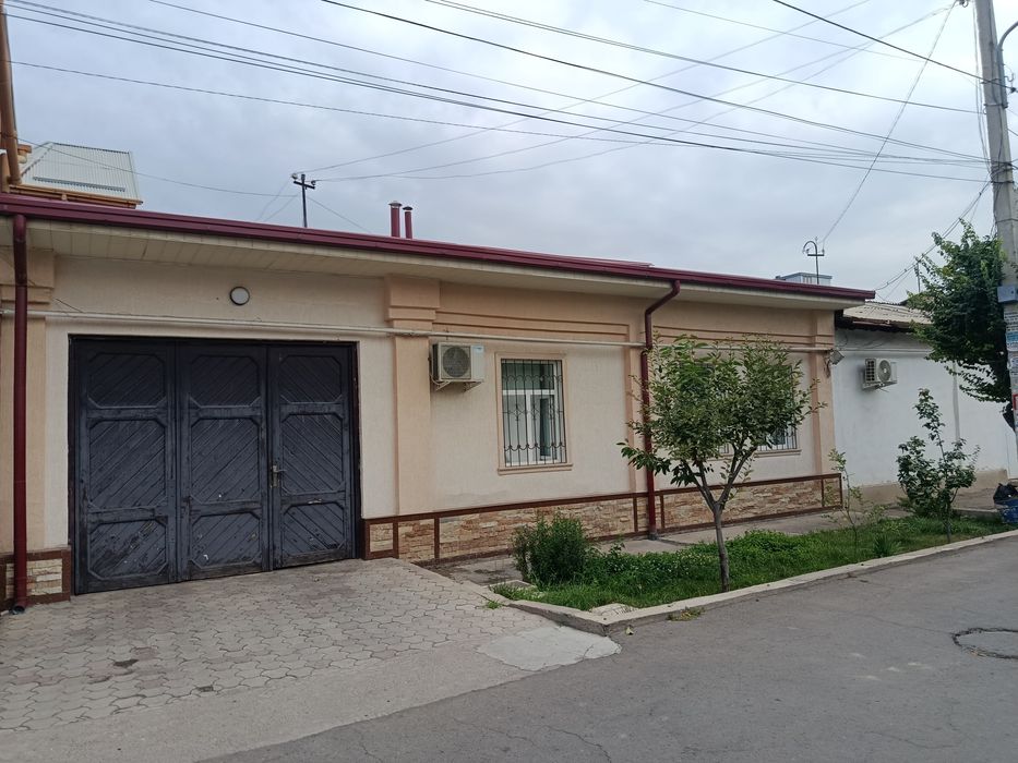Uy hovli sotiladi