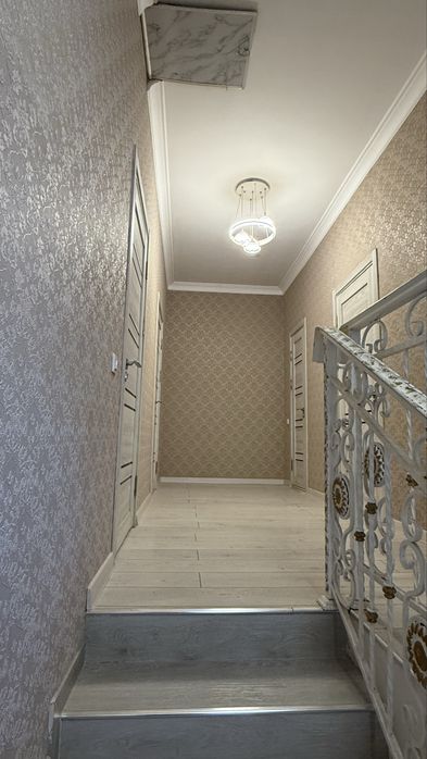 Продаю дом метро Максима Горького, 6-ти комнатный, 350 кв, 5 сот