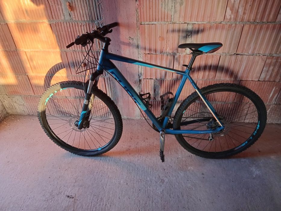 Vînd bicicleta cube pe 29.