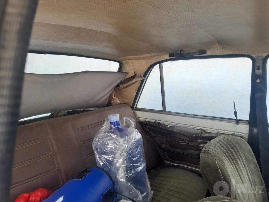 Vaz 011 moshina naqtga sotiladi  biroz ishi bor