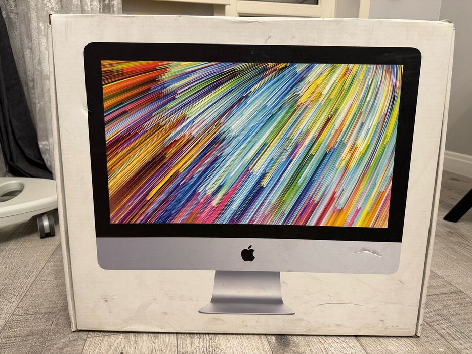 iMac 21,5-inch 2017, Apple Magic Mouse, Apple Magic Keyboard