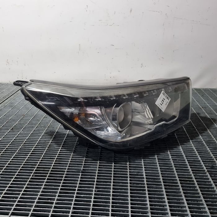 Far Dreapta SsangYong Tivoli 2015 - 2019 SUV 4 Usi (1471) Cu lupă Garantie