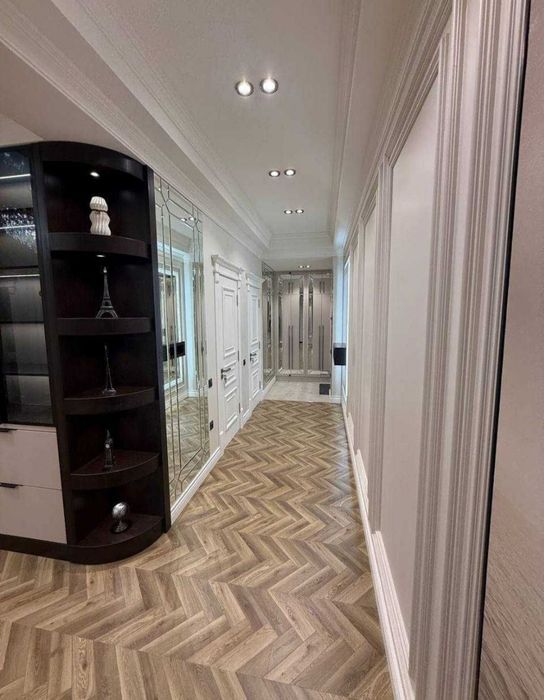 В элитном ЖК продаётся авторская квартира 2 комнаты Яккасарайский р-он