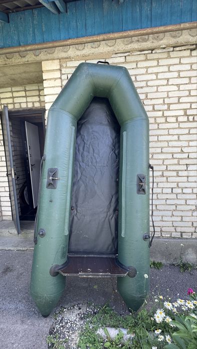 Лодка лоцман 2.800.