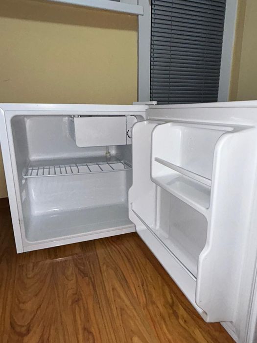 Хладилник мини бар arielli 43 литра, клас Е. бял