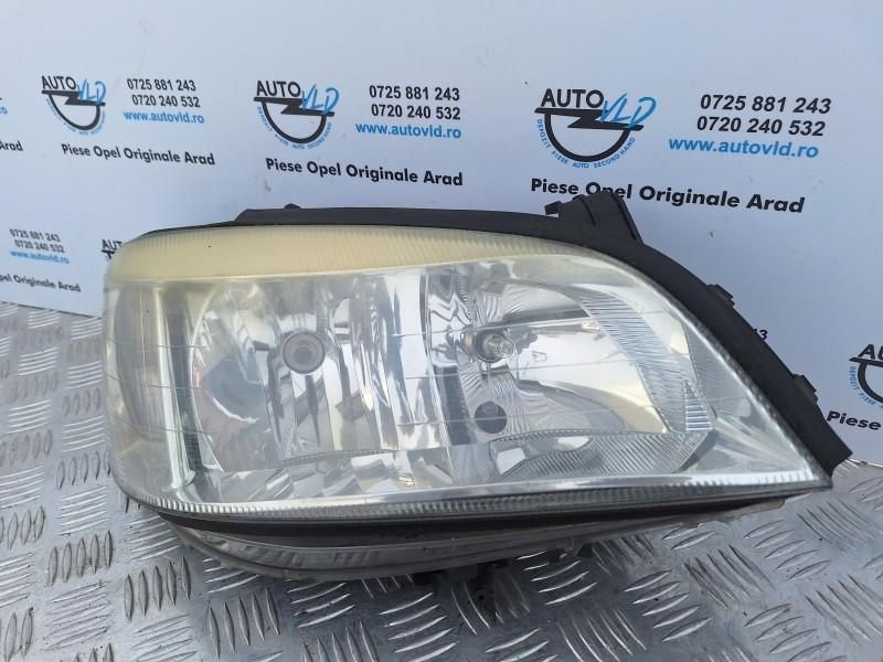 Far dreapta cu bec Opel Zafira A