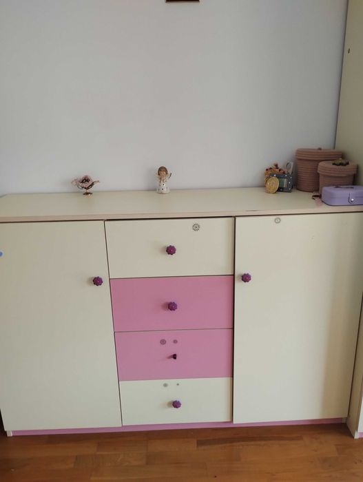 Mobila tineret cu pat inclus.