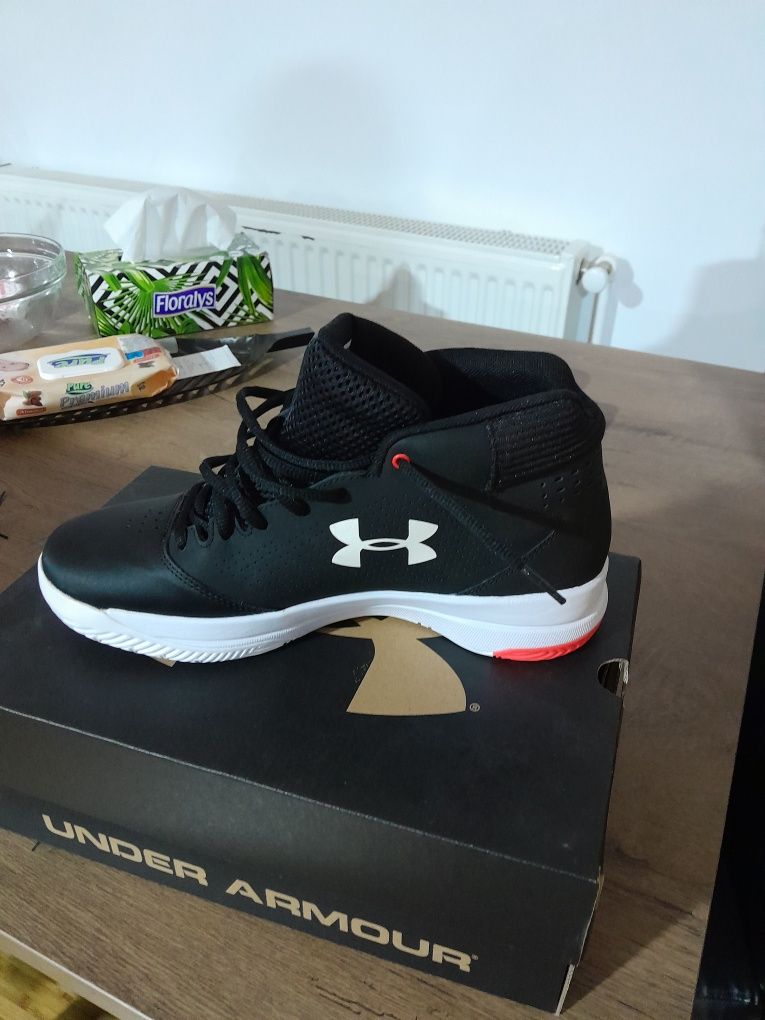 Adidasi/ghete Under Armour Jet 2017 42 noi Giurgiu • OLX.ro