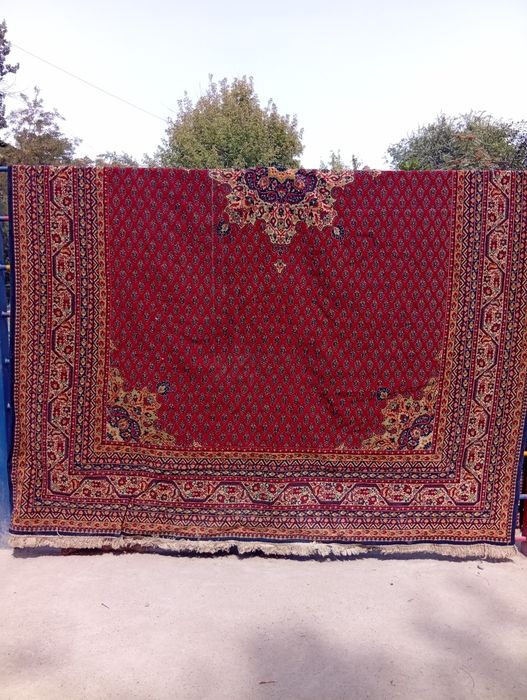 Продается ковер.Хивинский завод изготовитель.