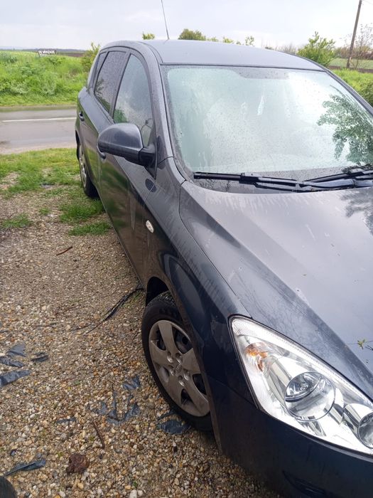 Vând kia ceed Masina întreținută! Personala AC funcțional 4 geamuri