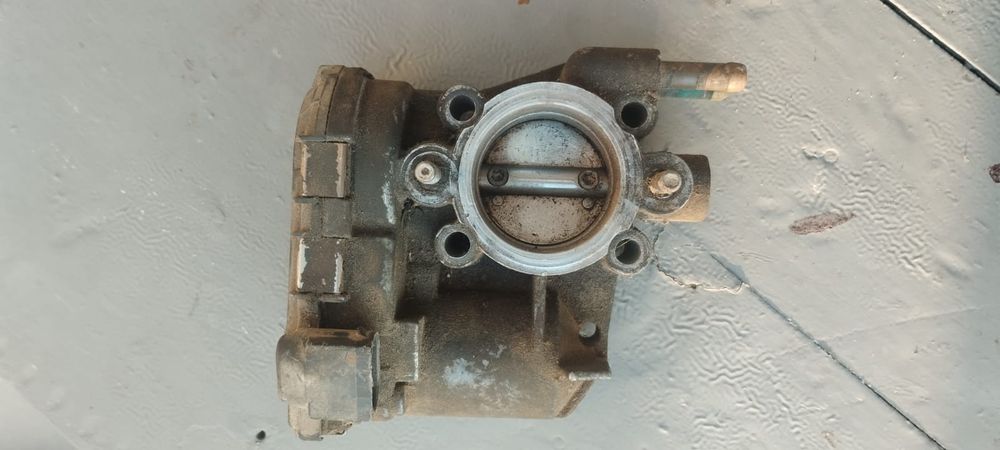 Vând clapeta acceleratie