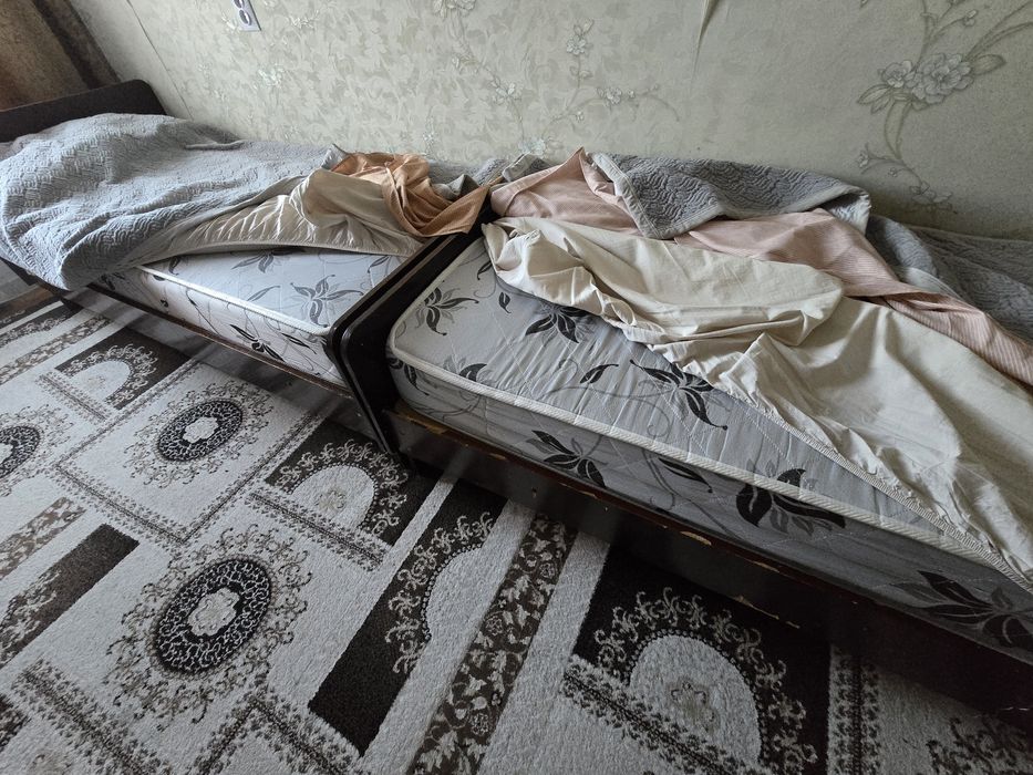 Продам две кравати .