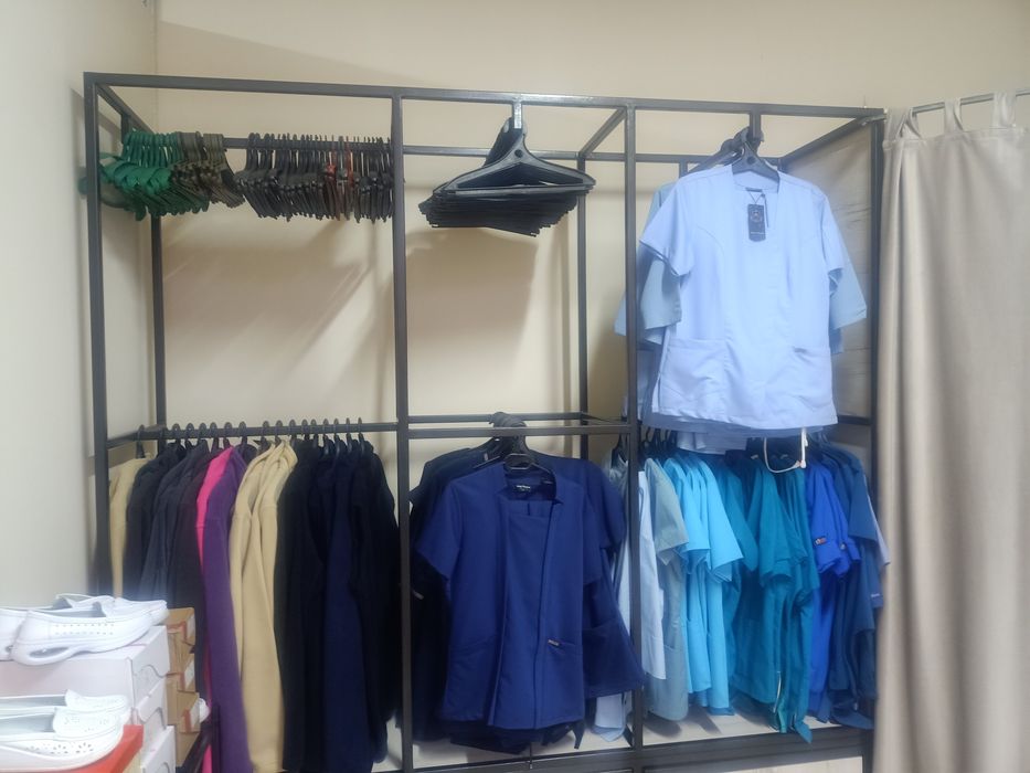 Стеллажи для продажи в бутик