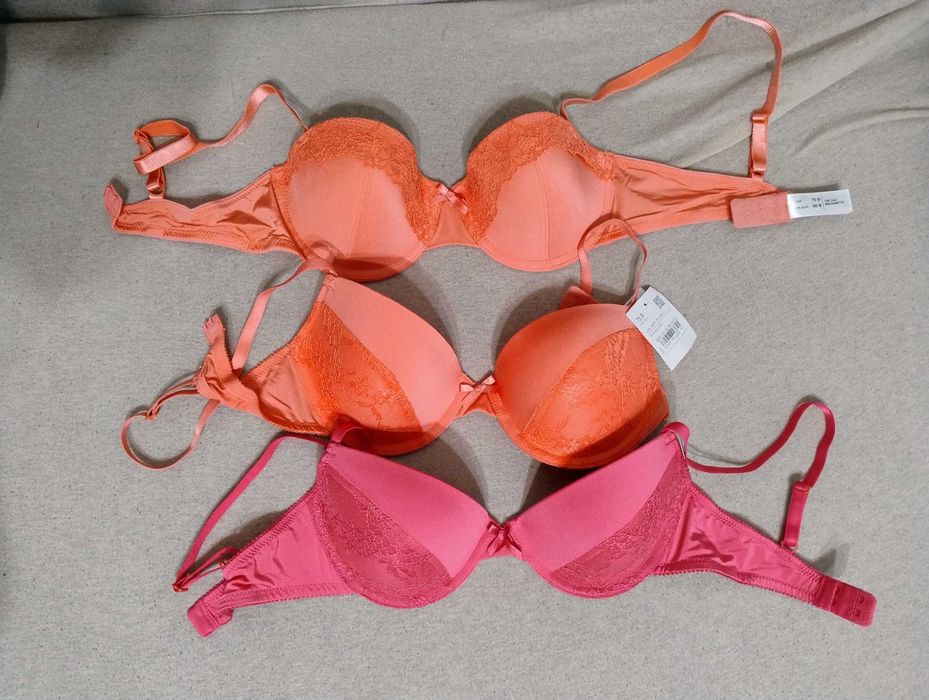 Сутиени размер 75 B нови