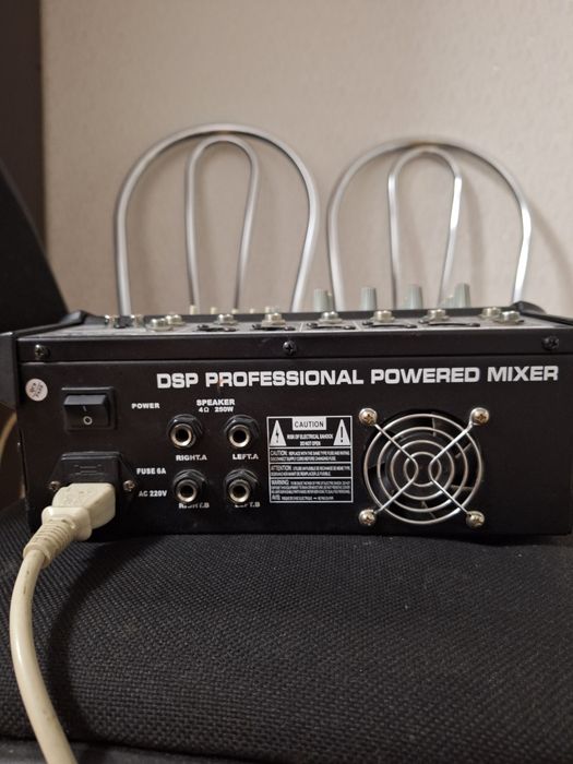 Активный микшерный пульт.