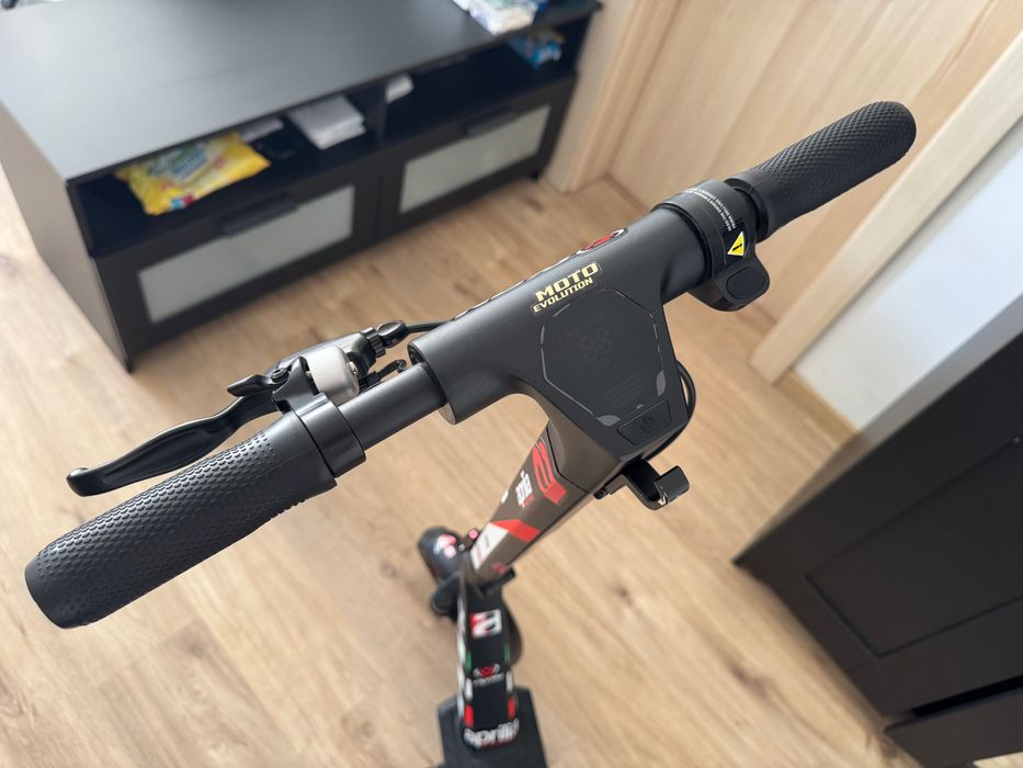 Trotinetă electrică Aprilia esr2