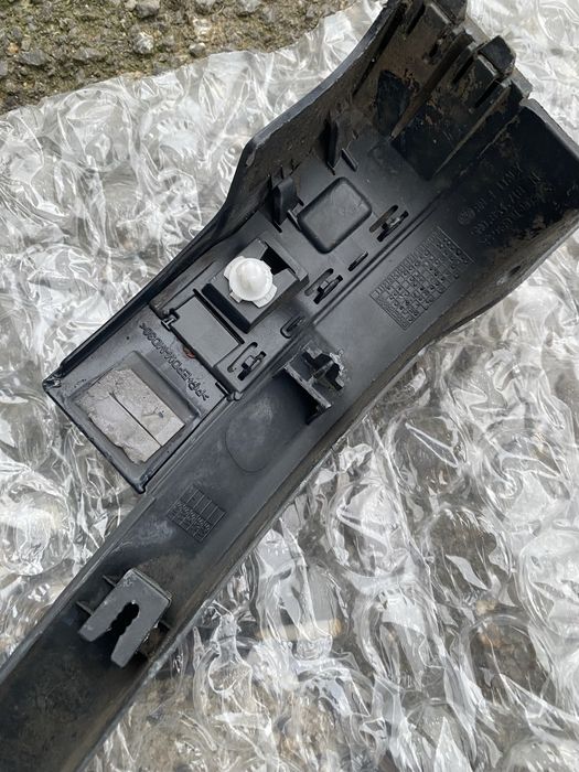 Лайсна преден десен калник R line VW Tiguan 2007-2010