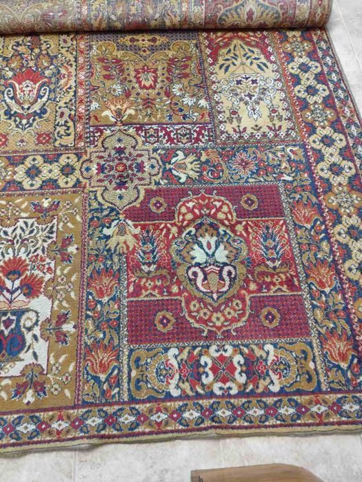 Килим тип персийски 375/245см. около 16кг.