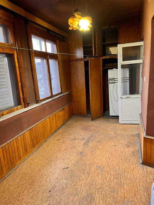 Продается 4-комнатная квартира под капитальный ремонт!