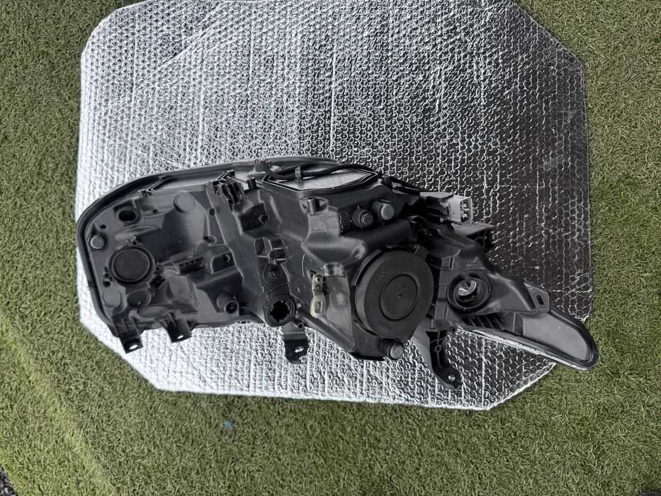 Far Stanga Toyota Auris an 2015-2018 cod 81150-02K30 53182-02090-02100