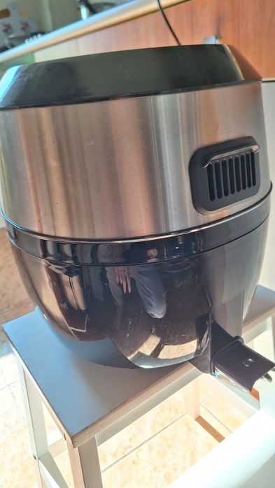 Vând Friteuza Easy Fry Tefal XXL EY701D15, 1850W 1,6Kg Tehnologie 3D air -pulse.8 programe preset + reglaj manual