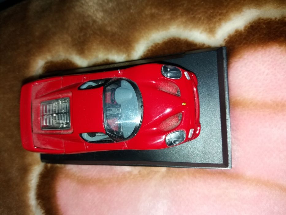 Vind macheta ferrari f50