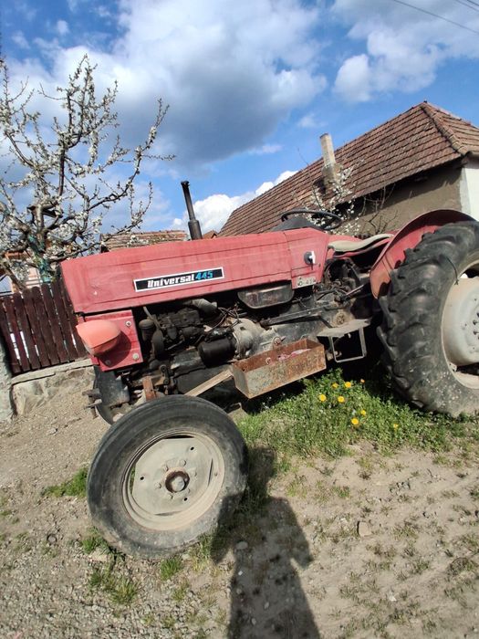 Tractor Universal 445