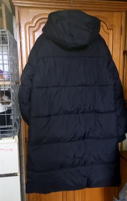 Haina neagră ,lunga  de dama pentru iarna,